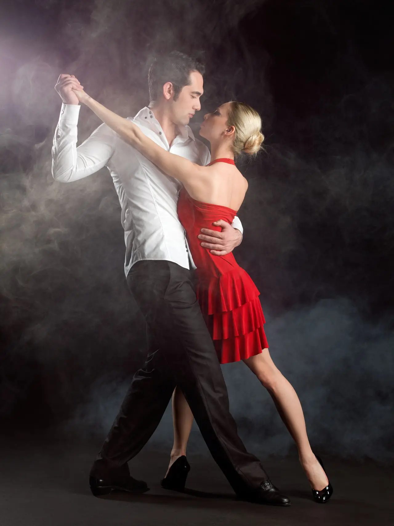 1280-161935715-young-couple-dancing.jpg